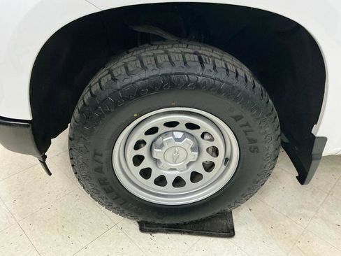 Used 2023 Chevrolet Silverado 1500 W/T w/ Trailering Package image 6
