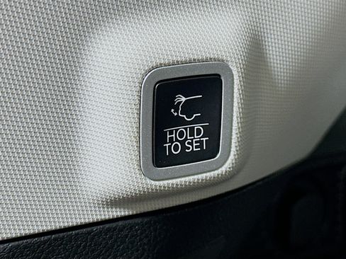 Used 2023 Jeep Grand Cherokee Limited AWD/4WD image 29