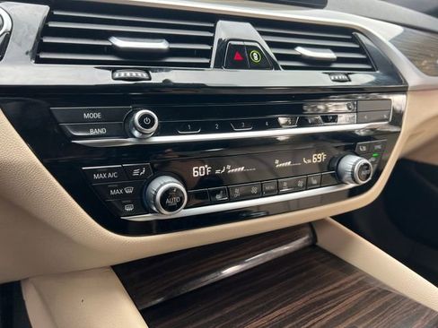 Used 2020 BMW 530i w/ Convenience Package image 25