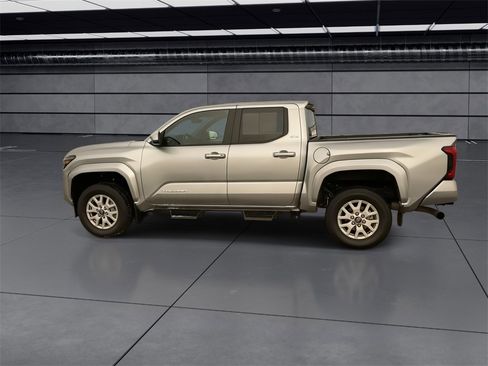 Used 2024 Toyota Tacoma SR5 image 5