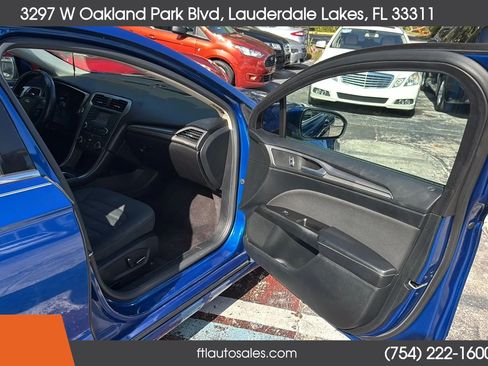Used 2017 Ford Fusion SE FWD image 33