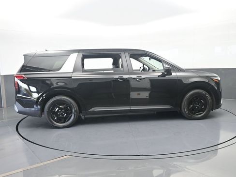 Used 2025 Kia Carnival image 7