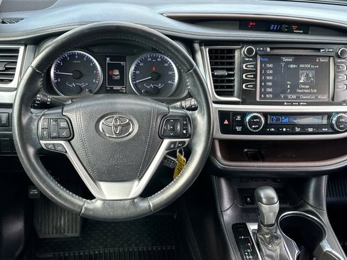 Used 2019 Toyota Highlander Plus FWD image 14