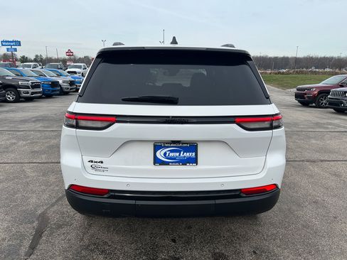 Used 2024 Jeep Grand Cherokee Altitude image 6