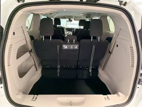 Used 2019 Chrysler Pacifica Touring Plus w/ Advanced Safetytec Group FWD image 22