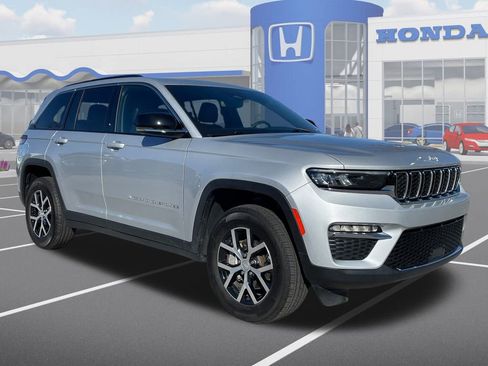 Used 2024 Jeep Grand Cherokee Limited image 1