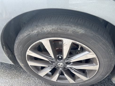 Used 2017 Nissan Altima 2.5 SL w/ Moonroof Package image 5