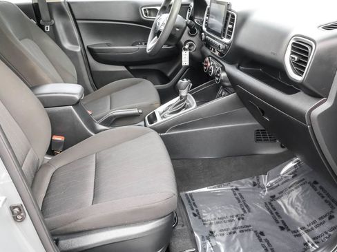 Certified 2023 Hyundai Venue SE image 34