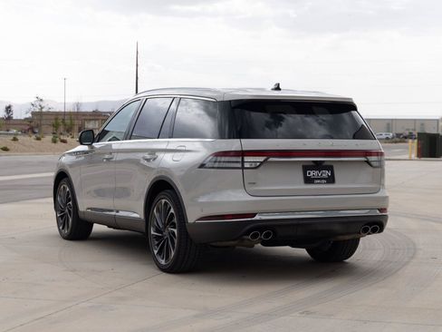 Used 2021 Lincoln Aviator Reserve w/ Equipment Group 202A AWD/4WD image 7