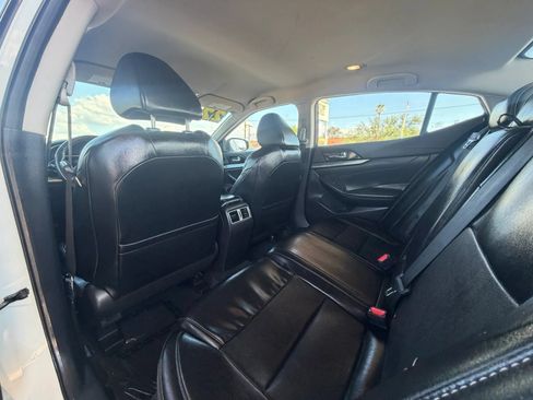 Used 2022 Nissan Maxima SV FWD image 15