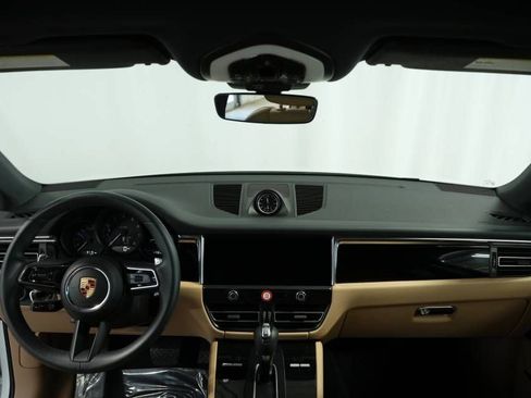 Certified 2025 Porsche Macan AWD/4WD image 16