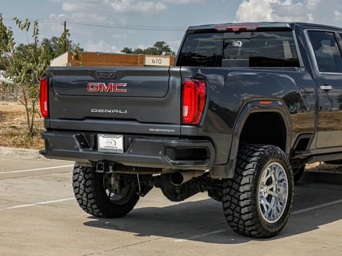 Used 2020 GMC Sierra 2500 Denali w/ Denali Ultimate Package AWD/4WD image 11