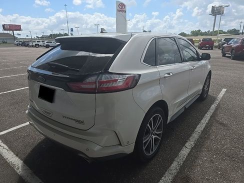 Used 2019 Ford Edge Titanium w/ Equipment Group 301A image 5