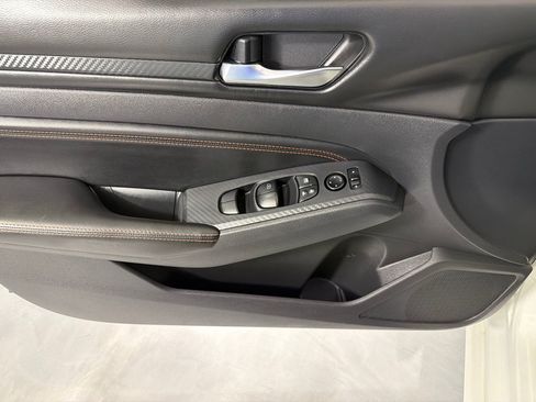 Used 2020 Nissan Altima 2.5 SR FWD image 11
