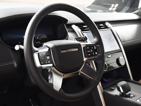 Certified 2025 Land Rover Discovery Dynamic SE AWD/4WD image 13