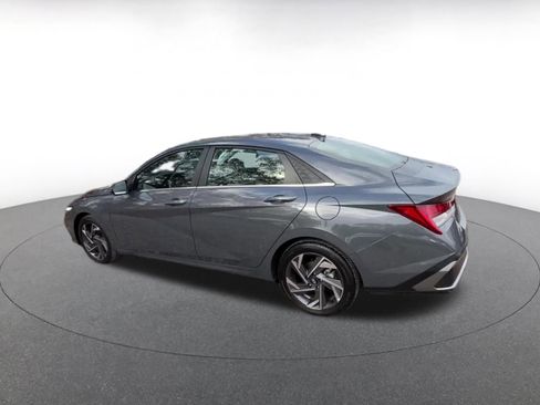 Used 2025 Hyundai Elantra Limited image 10
