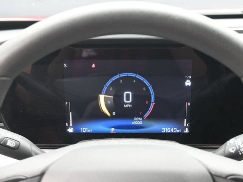Used 2025 Chevrolet Trax LT FWD image 11