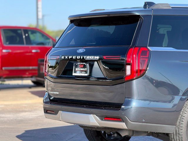 Certified 2025 Ford Expedition Platinum w/ Driver's Package AWD/4WD image 11