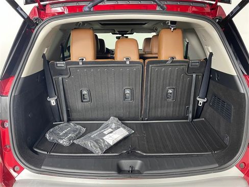 Used 2023 Nissan Pathfinder Platinum w/ Cargo Package image 18