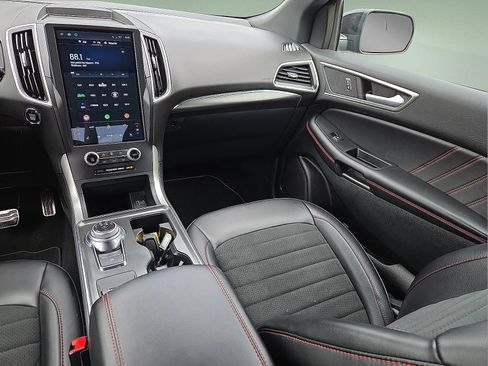 Certified 2024 Ford Edge ST-Line AWD/4WD image 12