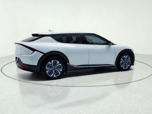 Certified 2024 Kia EV6 Light AWD/4WD image 6