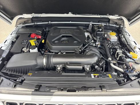 Used 2025 Jeep Wrangler Unlimited Sahara AWD/4WD image 34