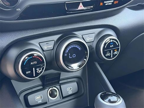 New 2025 Hyundai Venue SEL image 18