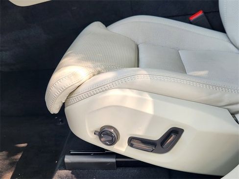 Certified 2025 Volvo XC60 T8 Ultra w/ Protection Package Premier image 26