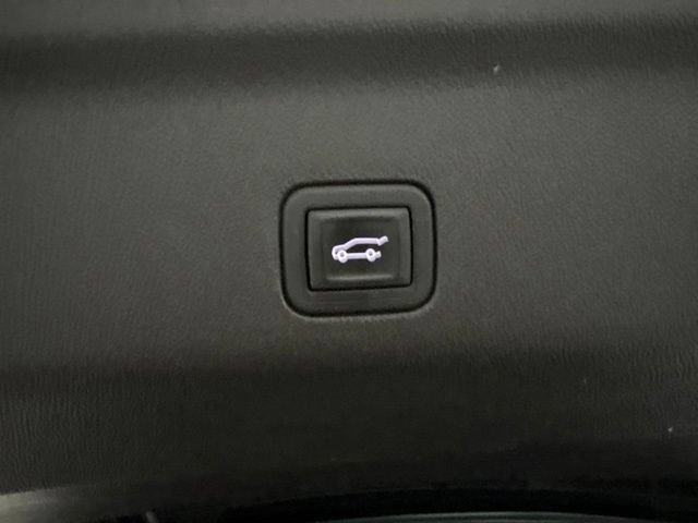 Used 2023 GMC Yukon SLT w/ SLT Premium Package AWD/4WD image 10