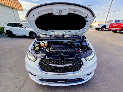 Used 2022 Chrysler Pacifica Touring-L FWD image 35