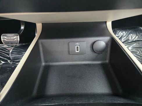 Used 2018 Ford Fusion Energi Platinum image 31