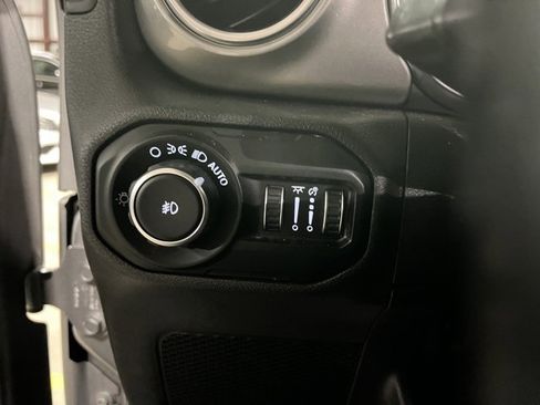Used 2020 Jeep Wrangler Unlimited Sahara image 21