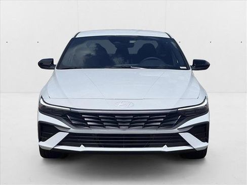 New 2025 Hyundai Elantra SEL image 5