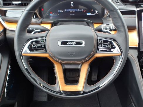 Used 2023 Jeep Grand Cherokee Summit AWD/4WD image 14
