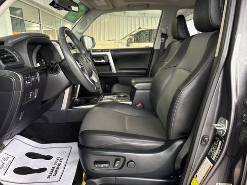 Used 2022 Toyota 4Runner SR5 Premium w/ Moonroof Package RWD image 21