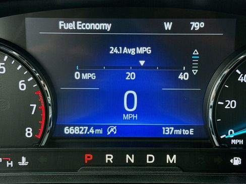 Used 2020 Ford Explorer XLT w/ Equipment Group 202A image 8