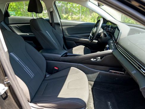 Used 2023 Hyundai Elantra SEL w/ Convenience Package FWD image 30