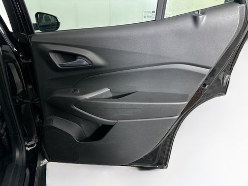 Used 2025 Chevrolet Trax LT FWD image 27