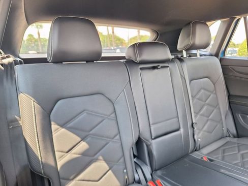 Used 2024 Volkswagen Atlas Cross Sport SE FWD image 27