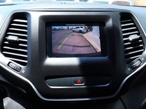 Used 2019 Jeep Cherokee Latitude w/ Popular Appearance Group FWD image 46