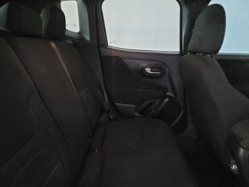 Used 2020 Jeep Renegade Latitude FWD image 19