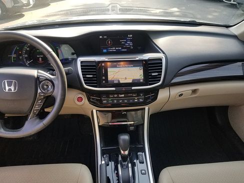Used 2017 Honda Accord Touring image 7