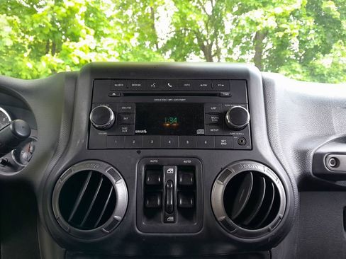 Used 2018 Jeep Wrangler Unlimited Sport S AWD/4WD image 21