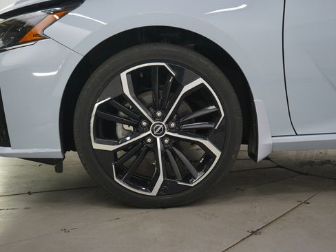 Used 2023 Nissan Altima 2.5 SR AWD/4WD image 29