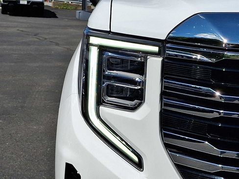 Used 2025 GMC Sierra 1500 SLT w/ SLT Premium Package AWD/4WD image 9