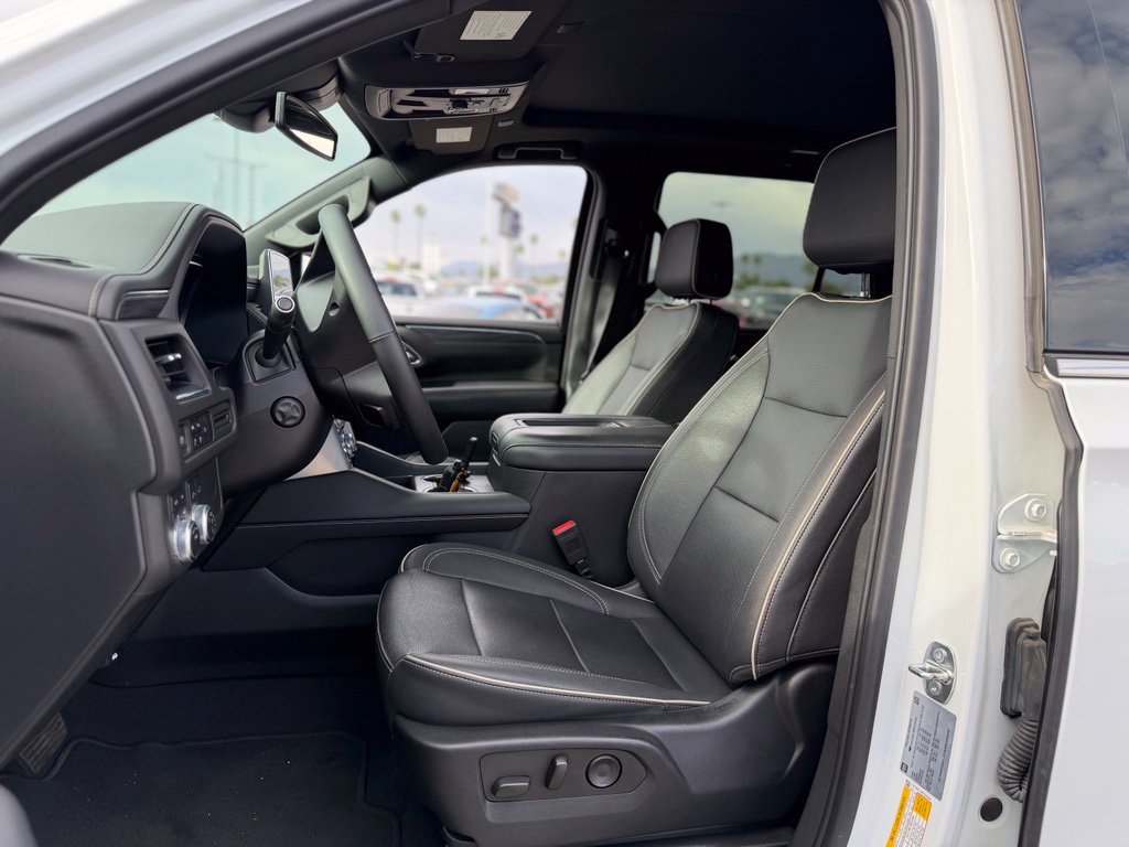 Used 2023 GMC Yukon SLT w/ SLT Premium Package AWD/4WD image 5