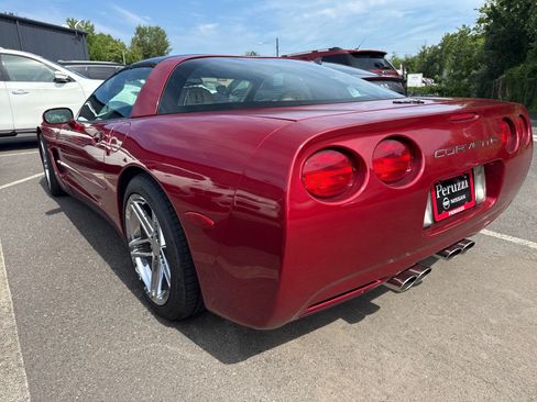 Used 2004 Chevrolet Corvette Coupe w/ Preferred Equipment Group RWD image 4
