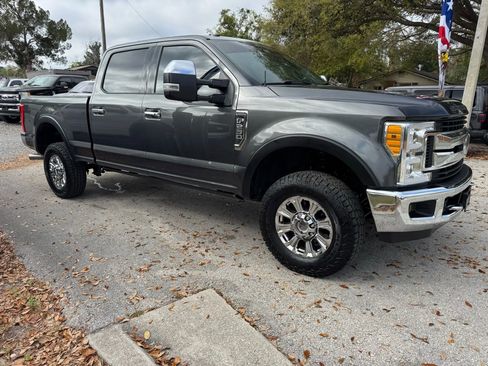 Used 2018 Ford F250 XLT w/ XLT Premium Package image 3