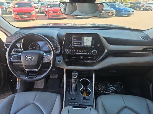 Used 2021 Toyota Highlander XLE image 21