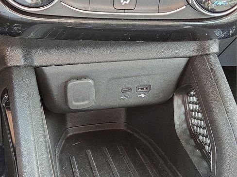 Used 2025 Chevrolet TrailBlazer LT image 28